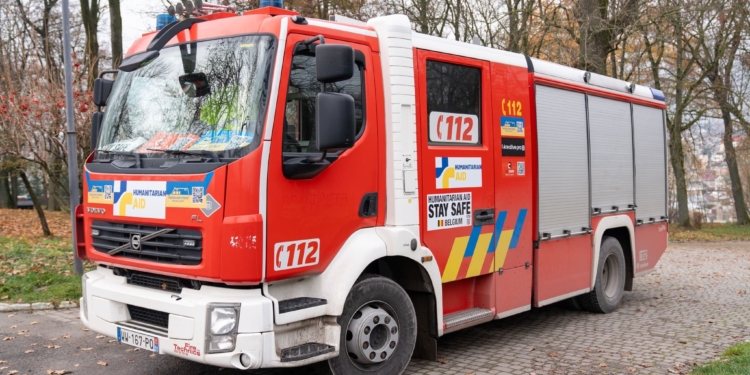 У Збаражі передали автомобілі для ЗСУ та пожежну техніку для громади на Сумщині