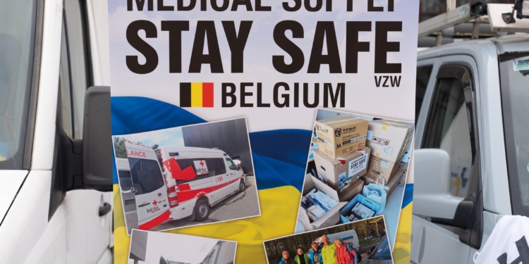 У Збаражі передали автомобілі для ЗСУ та пожежну техніку для громади на Сумщині