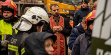 І коли сьогодні мене питають «де твій Бог»?  Я відповідаю: він страждає з моїм народом… За правду! Як тоді…