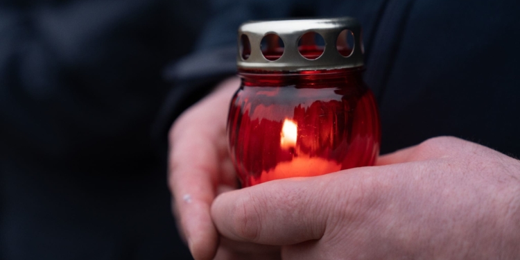 У Тернополі вшанували жертв голодоморів символічним хрестом і спільною молитвою