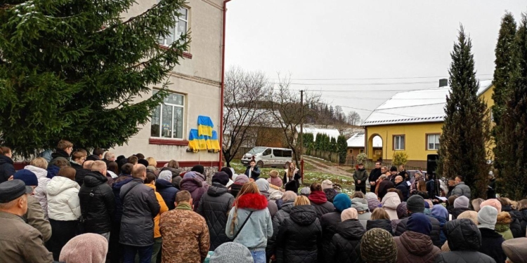 На Бережанщині відкрили меморіальні дошки Тарасу Лещуку, Андрію Савчуку та Назарію Швецю