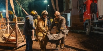 Тривають аварійно-рятувальні роботи після удару у Тернополі: кількість загиблих зросла до 32 осіб