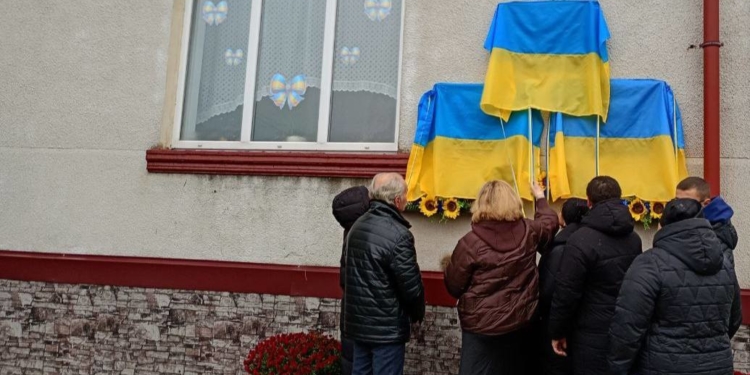 На Бережанщині відкрили меморіальні дошки Тарасу Лещуку, Андрію Савчуку та Назарію Швецю