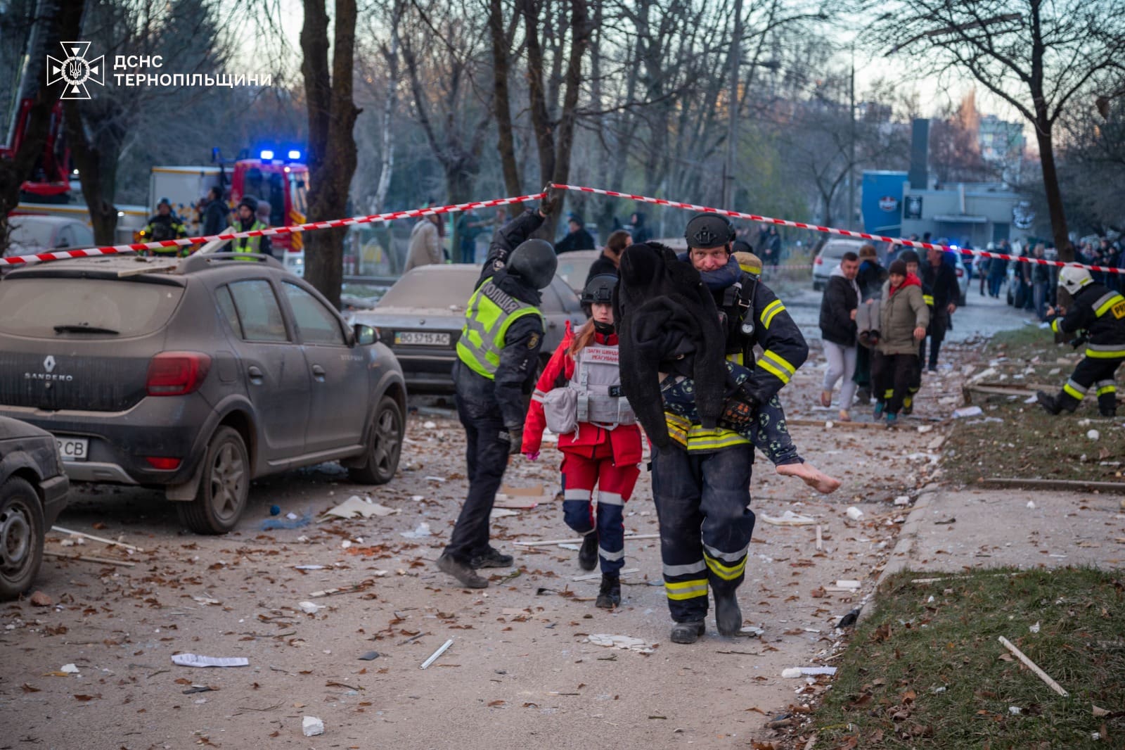 Зустріч зі своїми рятувальниками у лікарні зворушила 10-річного хлопчика