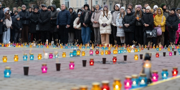 вшанували жертв голодоморів