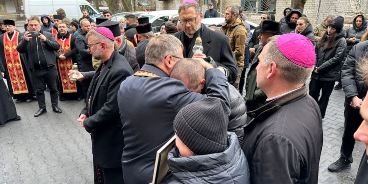 Глава УГКЦ і Папський Нунцій зустрілися з постраждалими тернополянами