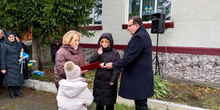 На Бережанщині відкрили меморіальні дошки Тарасу Лещуку, Андрію Савчуку та Назарію Швецю