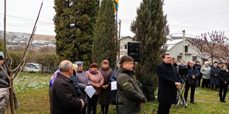 На Бережанщині відкрили меморіальні дошки Тарасу Лещуку, Андрію Савчуку та Назарію Швецю