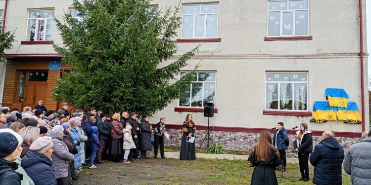 На Бережанщині відкрили меморіальні дошки Тарасу Лещуку, Андрію Савчуку та Назарію Швецю