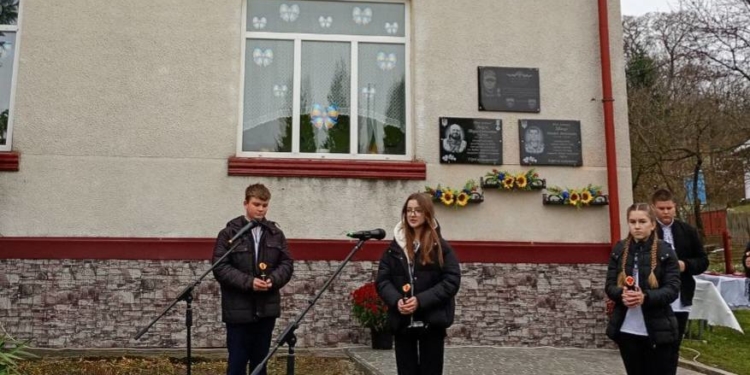 На Бережанщині відкрили меморіальні дошки Тарасу Лещуку, Андрію Савчуку та Назарію Швецю