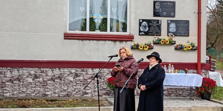 На Бережанщині відкрили меморіальні дошки Тарасу Лещуку, Андрію Савчуку та Назарію Швецю