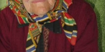 прощається з Ганною Самотіс