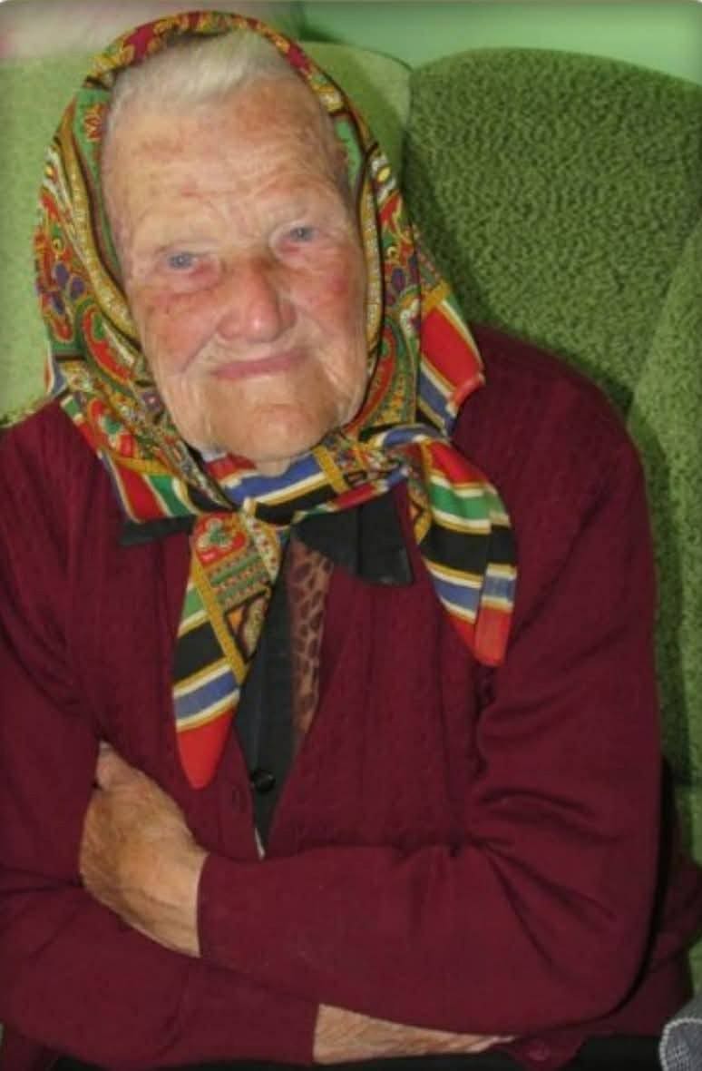 прощається з Ганною Самотіс