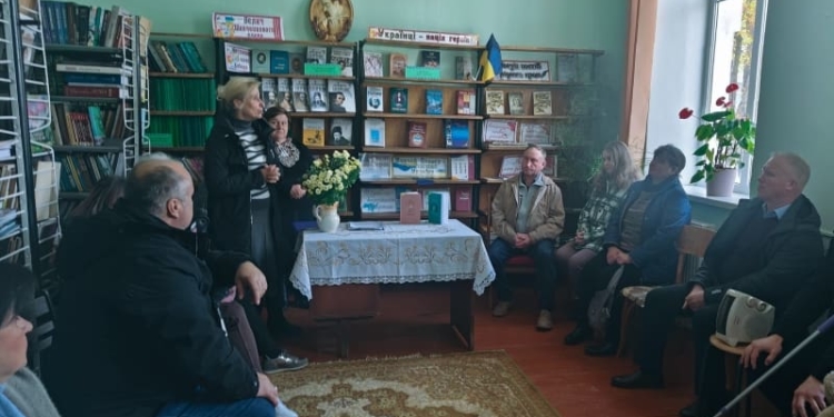 У Скалі-Подільській на Тернопіллі презентували поетичні збірки військовослужбовця Володимира Ворощака