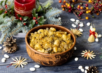 Тушкована квашена капуста