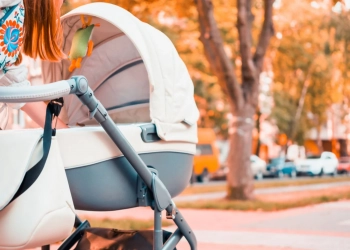 Як підготуватися до тривалої прогулянки з немовлям