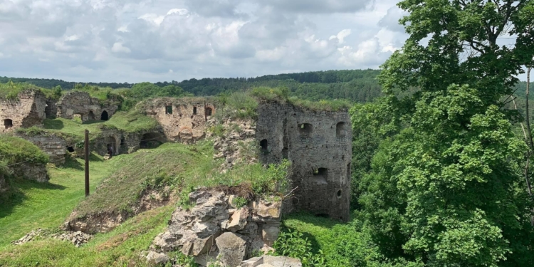 Язловецький замок: історія середньовічної твердині на Тернопільщині
