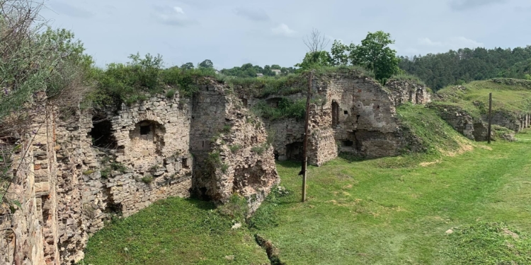 Замок у Язлівці