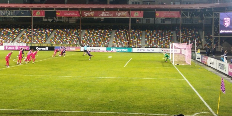 У Тернополі патрульні врятували пораненого бобра