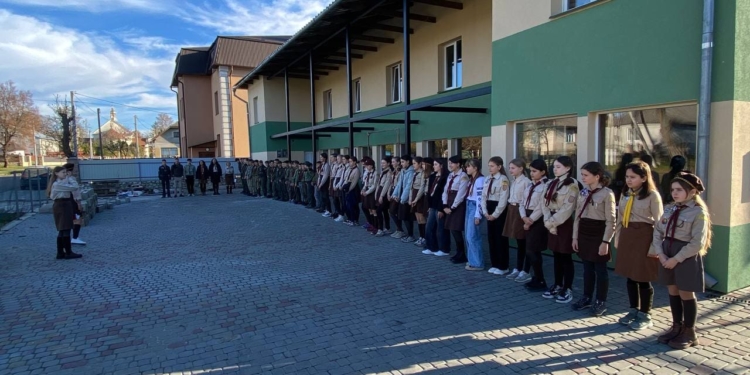 Пластуни з усієї Тернопільщини зібралися у Зарваниці на захід, присвячений Листопадовому зриву