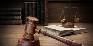 На Тернопільщині матiр оштрафували за поїздку сина на мопедi без прав i шолома