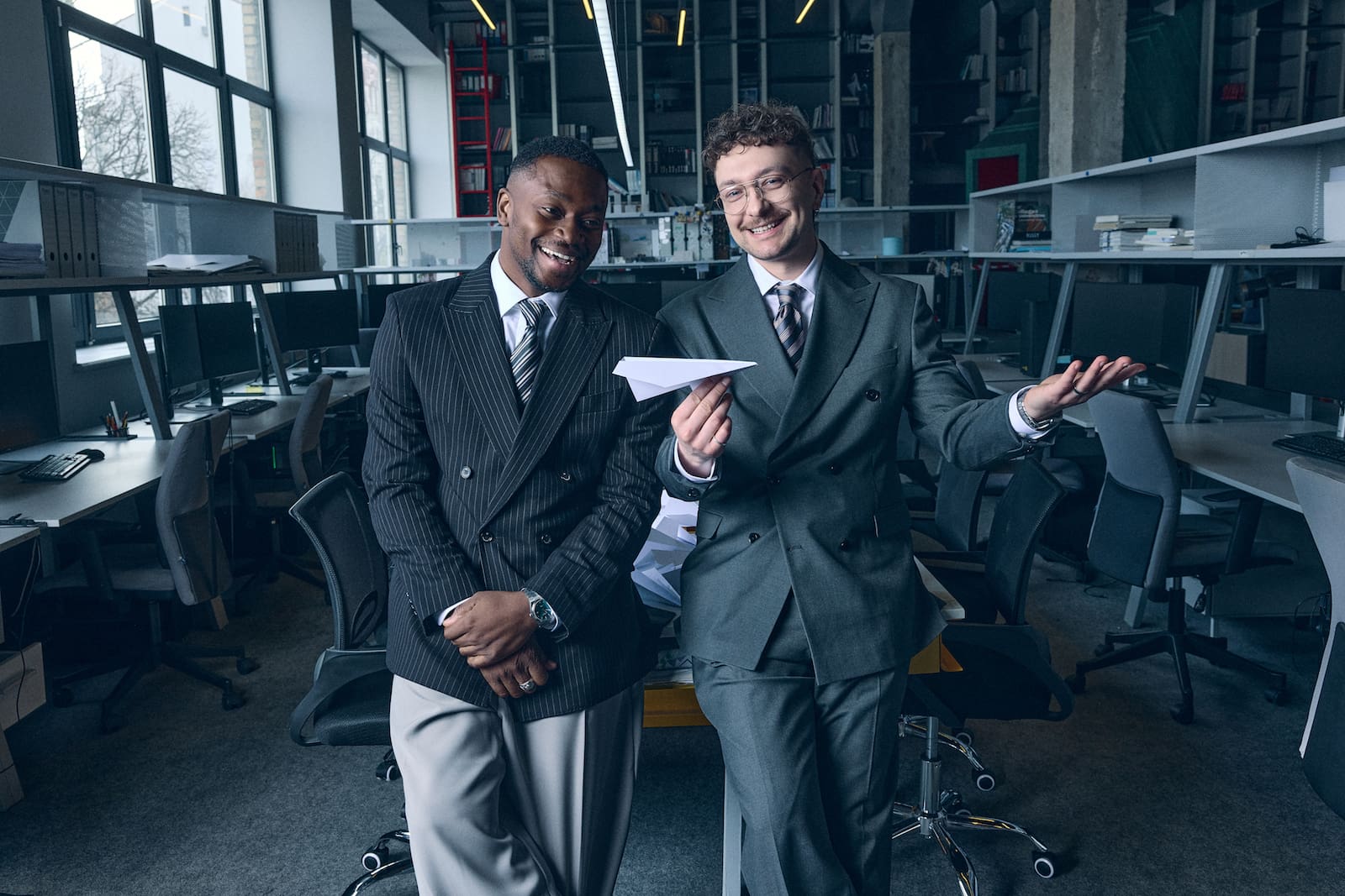 Тернопільський гурт TVORCHI стaнцювaв нa офісних столaх у вечір пʼятниці