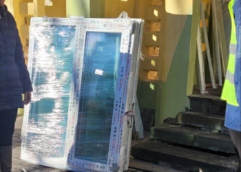 У Тернополі тривають відновлювальні роботи в зруйнованому росіянами будинку