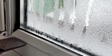 Чому плачуть пластикові вікна у квартирі восени та взимку