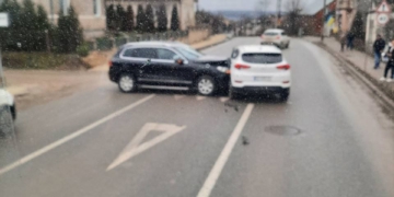 ДТП на вулиці Рогатинській у Бережанах: зіткнулися два легковики, потерпілих немає