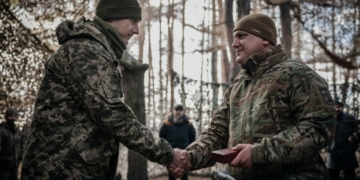 Захисника з Тернополя відзначили державною нагородою за службу на фронті