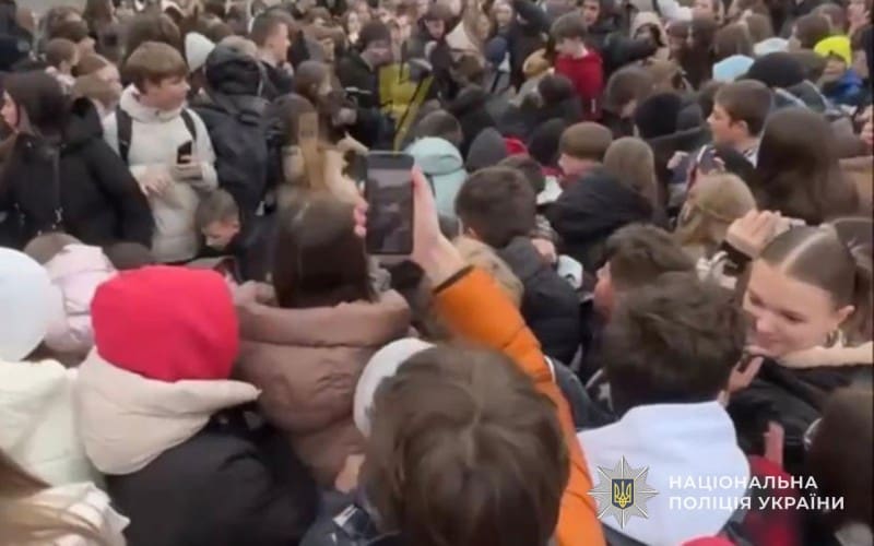 Акція блогера у центрі Тернополя завершилася лікарнею для двох дівчат