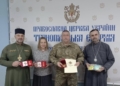 Тернопільський митрополит Нестор нагородив волонтерів і військовослужбовця церковними відзнаками