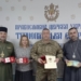 Митрополит Нестор нагородив волонтерів і військовослужбовця церковними відзнаками напередодні Дня ЗСУ