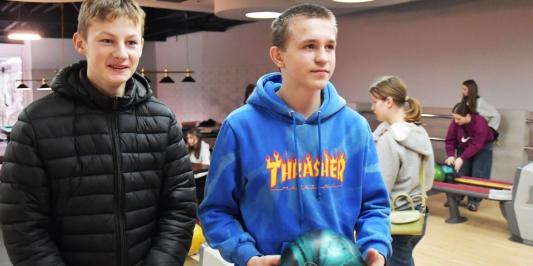 Благодійний захід «Не залишимо без уваги жодної дитини» зібрав у Подолянах 200 учасників