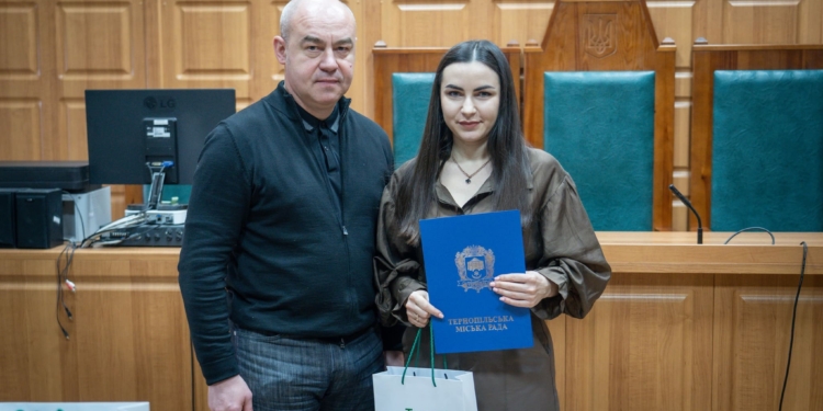 У Тернопільському міськрайонному суді привітали працівників з професійним святом