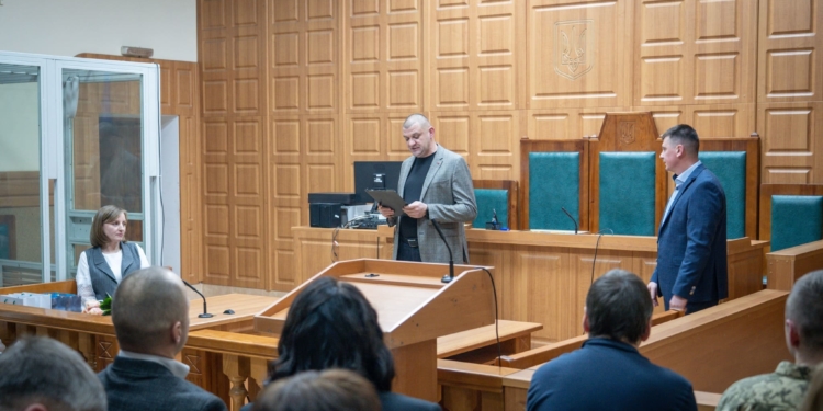 У Тернопільському міськрайонному суді привітали працівників з професійним святом