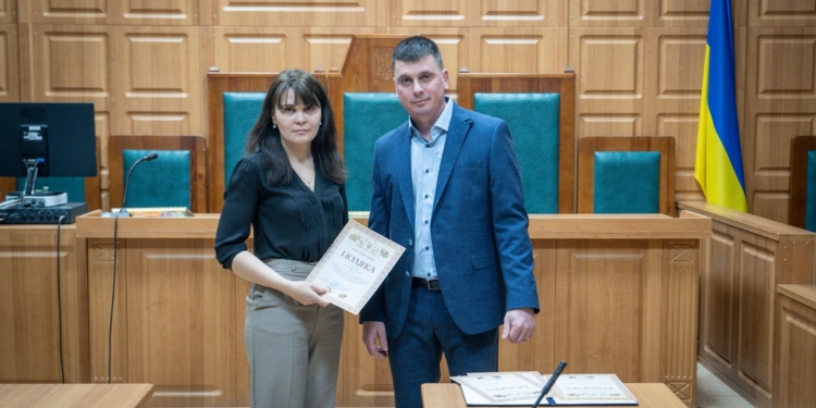 У Тернопільському міськрайонному суді привітали працівників з професійним святом