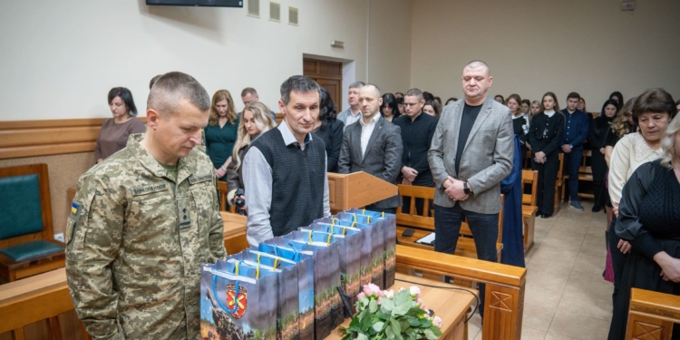 У Тернопільському міськрайонному суді привітали працівників з професійним святом