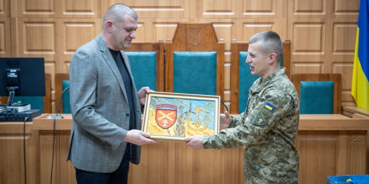 У Тернопільському міськрайонному суді привітали працівників з професійним святом