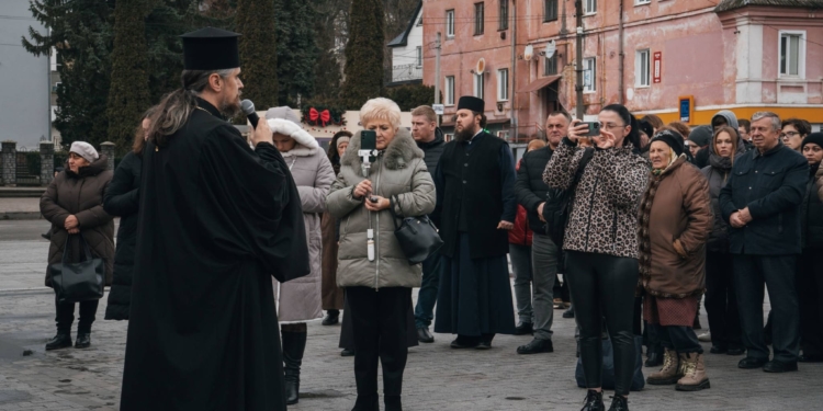 У Кременці відкрили вуличну виставку “Церковний рашизм”