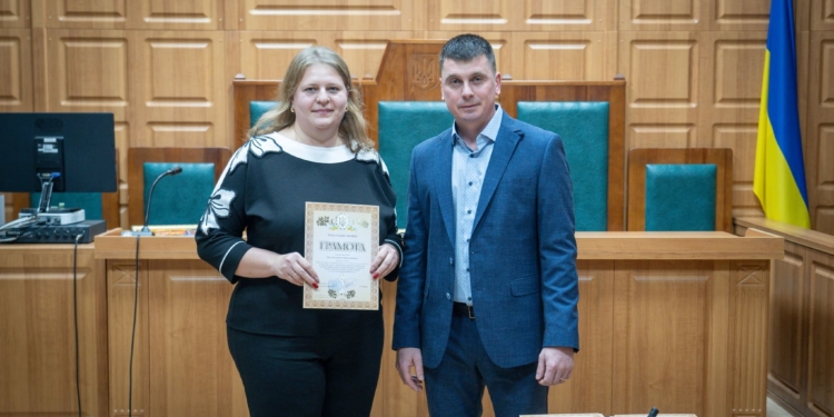 У Тернопільському міськрайонному суді привітали працівників з професійним святом