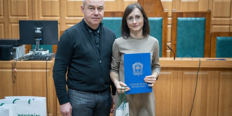 У Тернопільському міськрайонному суді привітали працівників з професійним святом