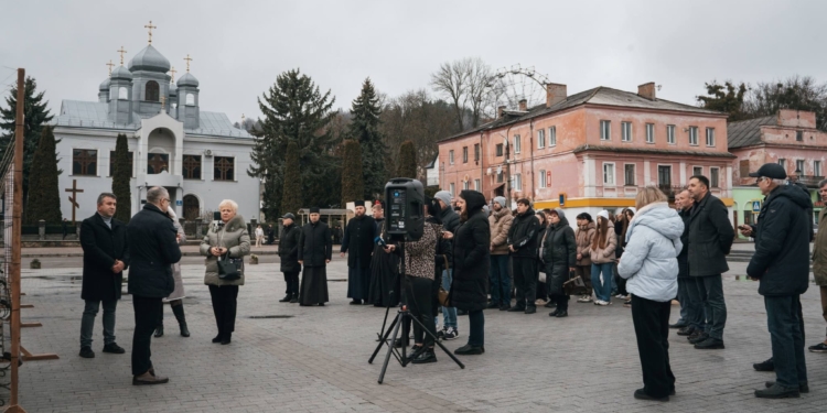 У Кременці відкрили вуличну виставку “Церковний рашизм”