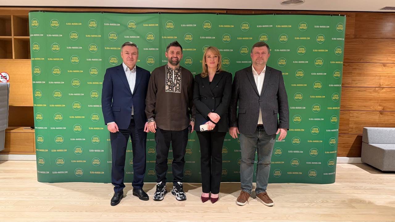 Партія «Слуга Народу» обрала нового голову: Олександр Корнієнко очолив політсилу