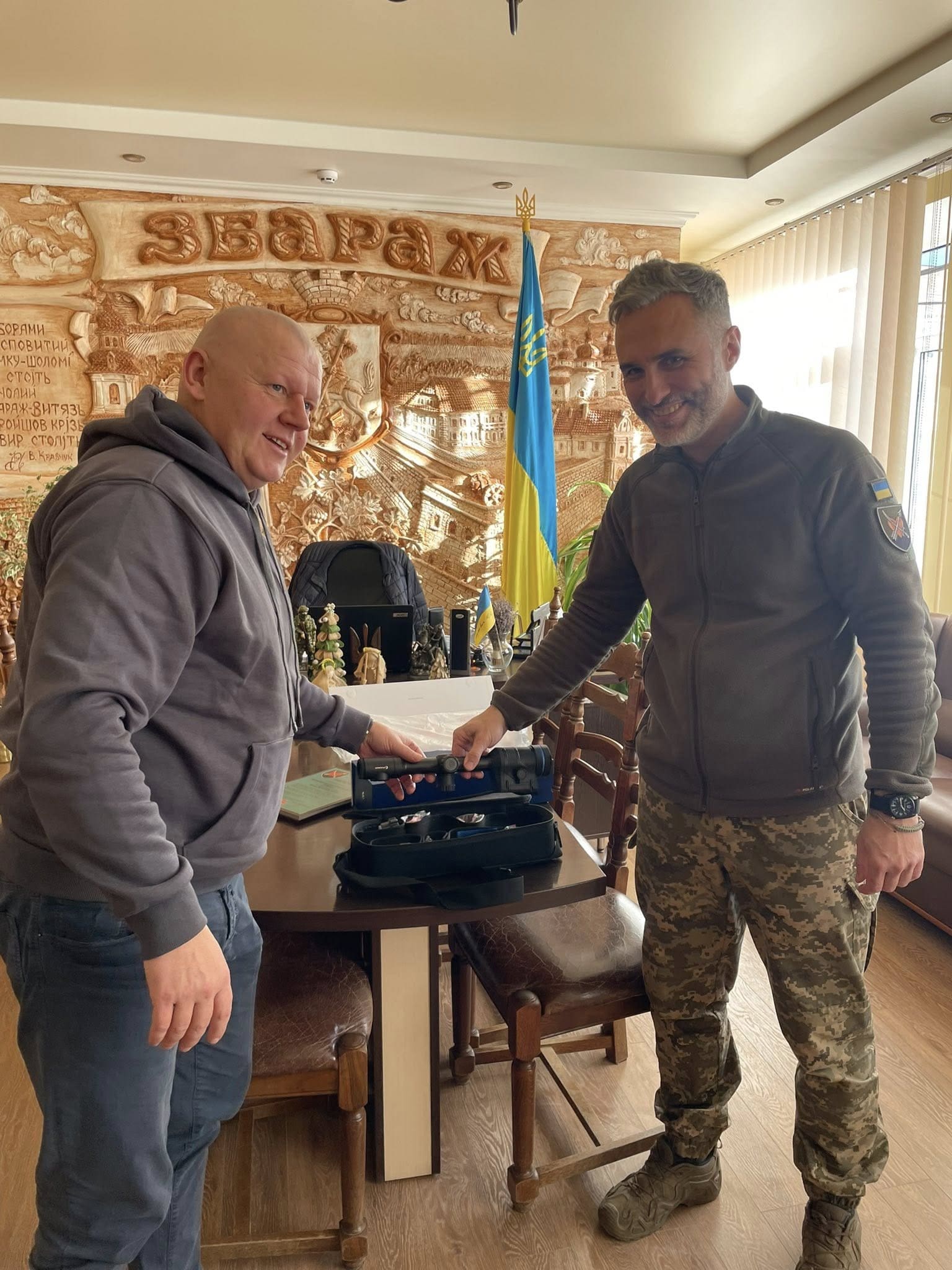 громада передала військовій частині тепловізійний приціл