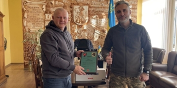 громада передала військовій частині тепловізійний приціл