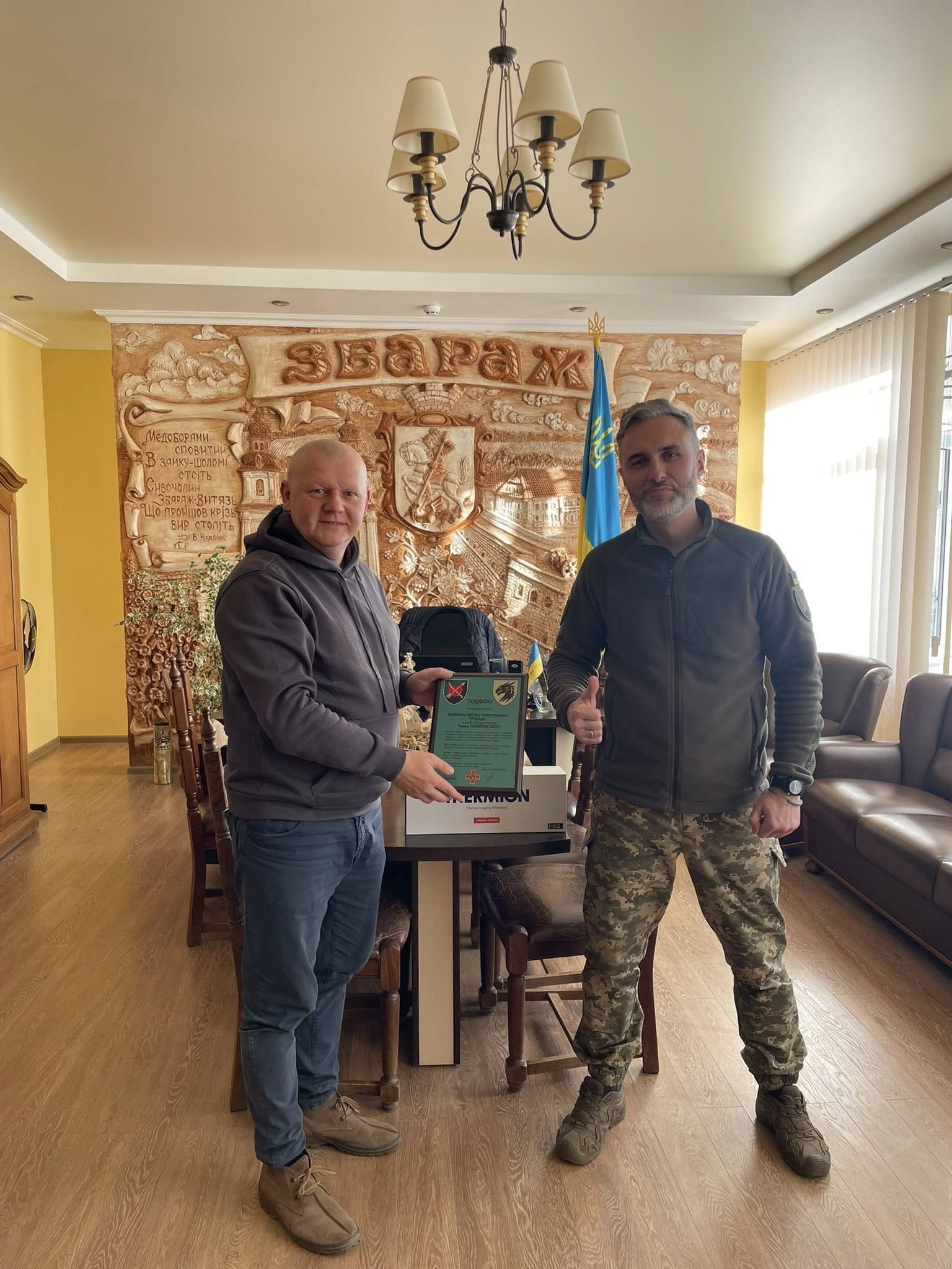 громада передала військовій частині тепловізійний приціл