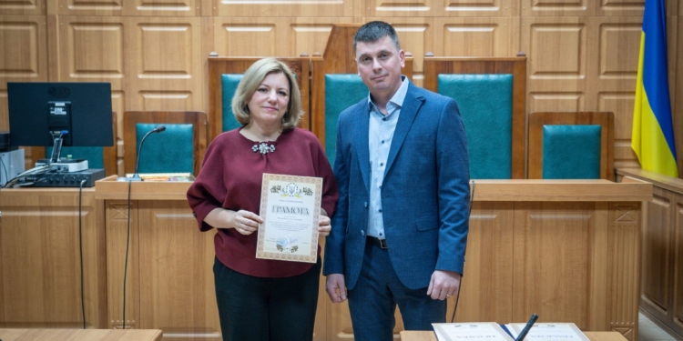 У Тернопільському міськрайонному суді привітали працівників з професійним святом