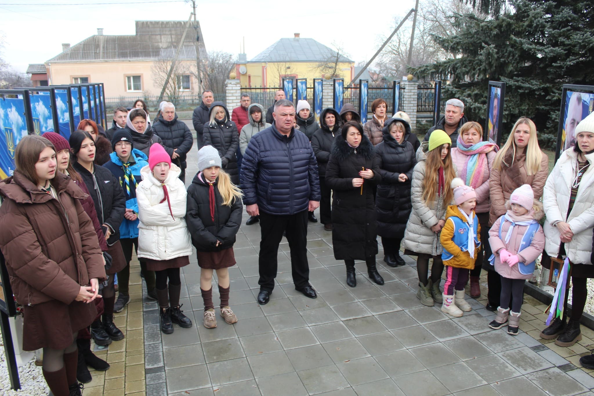 Вифлеємський вогонь миру принесли на Алею Героїв