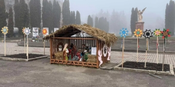 У Заводській громаді площу прикрасили різдвяними зірками, створеними дітьми